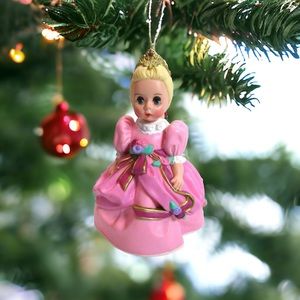 Madame Alexander CINDERELLA - 1995 Ornament by Hallmark Cards 1996